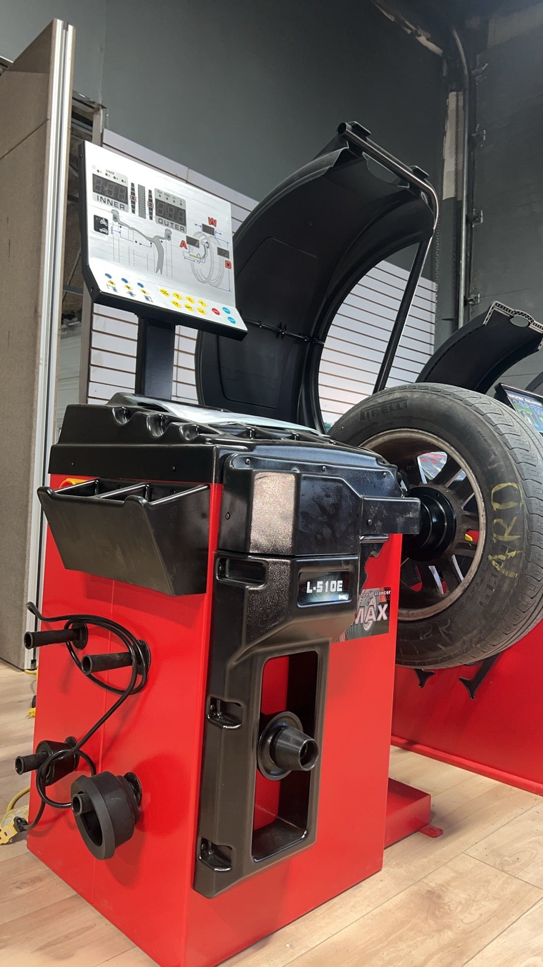 L-510ES Wheel Balancer | Équilibreuse de Roues PL-510ES – Digital Display & High Precision (10–28”)