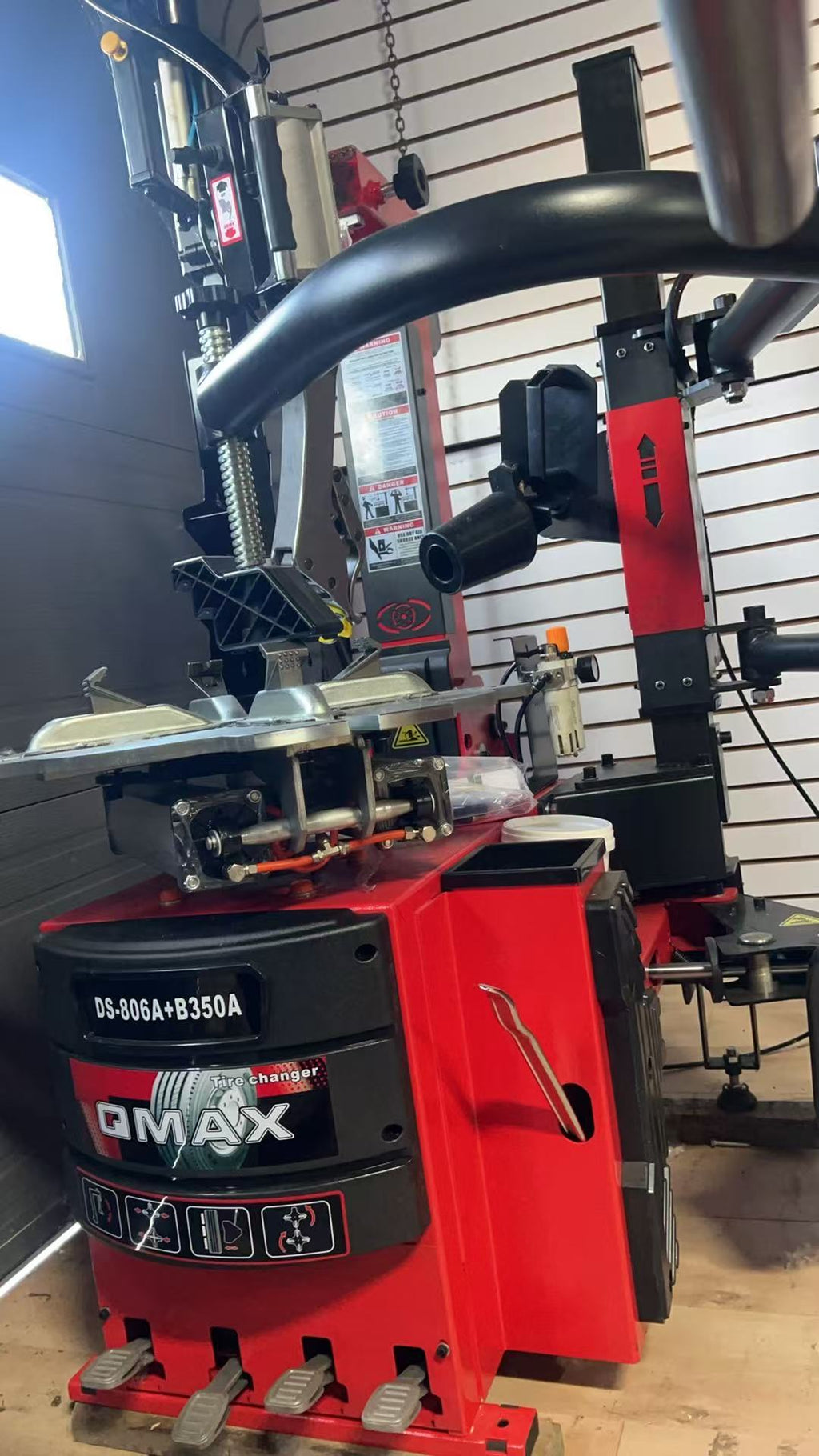 DS-806A + B350a Tire Changer with Mechanical Arm | Démonte-Pneu BDS-806A + B350a avec Bras Mécanique – Professional Wheel Service (10–24”)