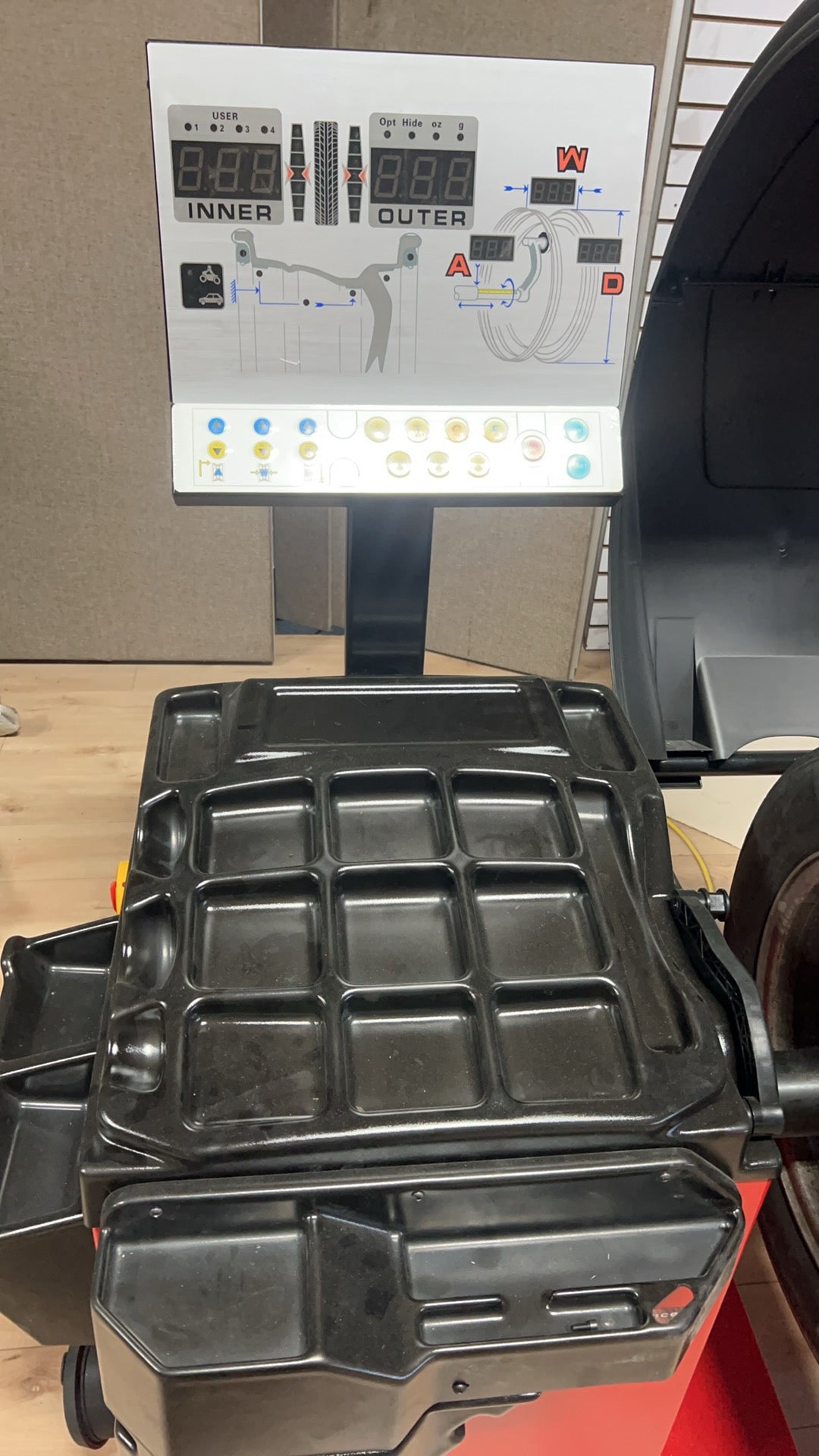 L-510ES Wheel Balancer | Équilibreuse de Roues PL-510ES – Digital Display & High Precision (10–28”)