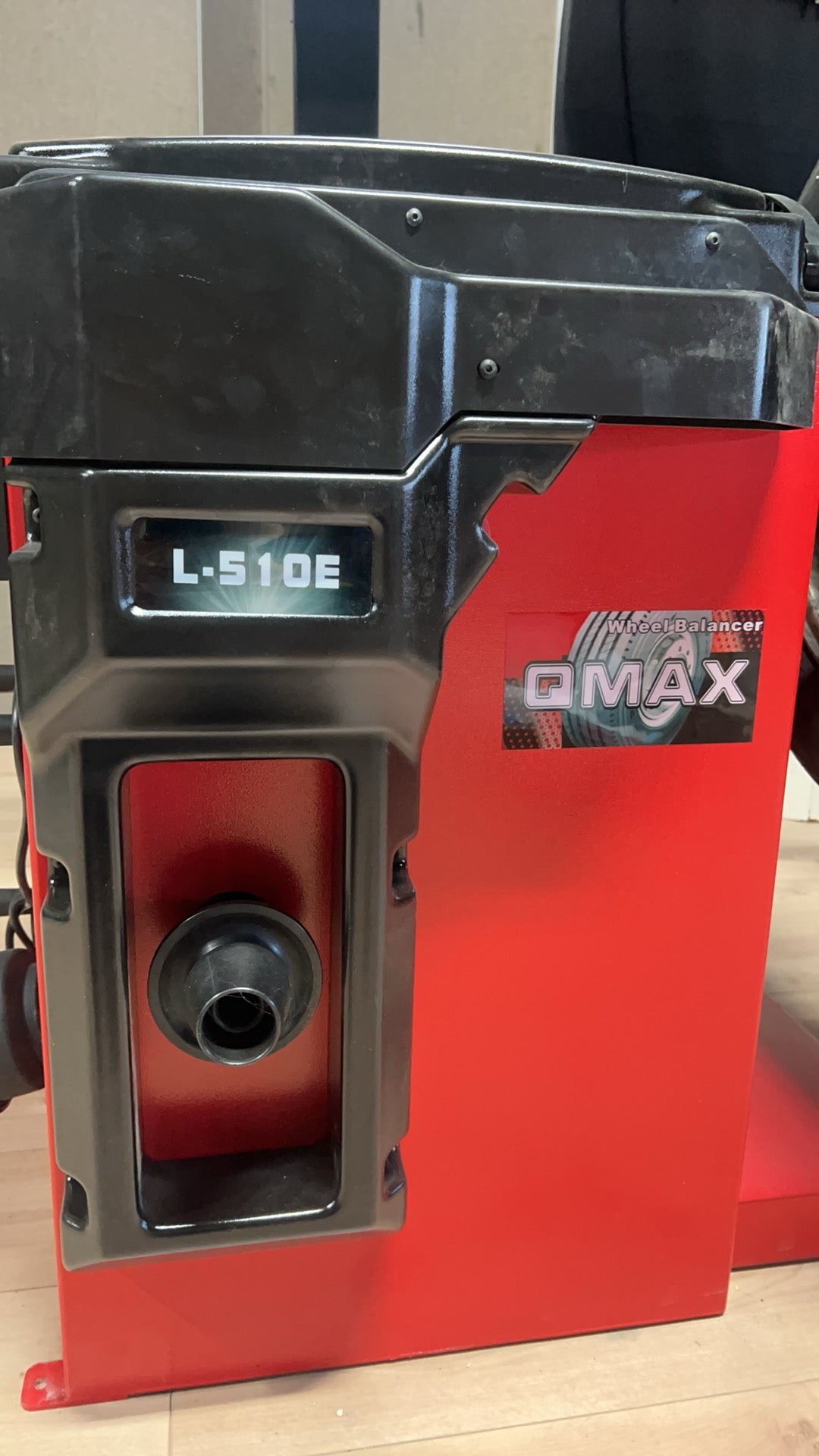 L-510ES Wheel Balancer | Équilibreuse de Roues PL-510ES – Digital Display & High Precision (10–28”)