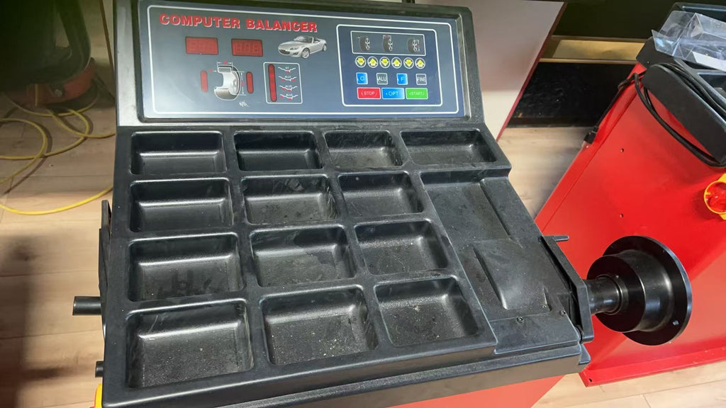 DS-60A Wheel Balancer | Équilibreuse de Roues PDS-60A – High Precision & Automatic Programs (10–26”)